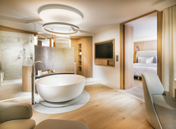 2 – Bathroom Spa Suite