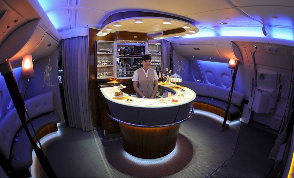 Her-Går-Det-Godt-på-Business-Class-med-Emirates - minibar-960x580.jpg
