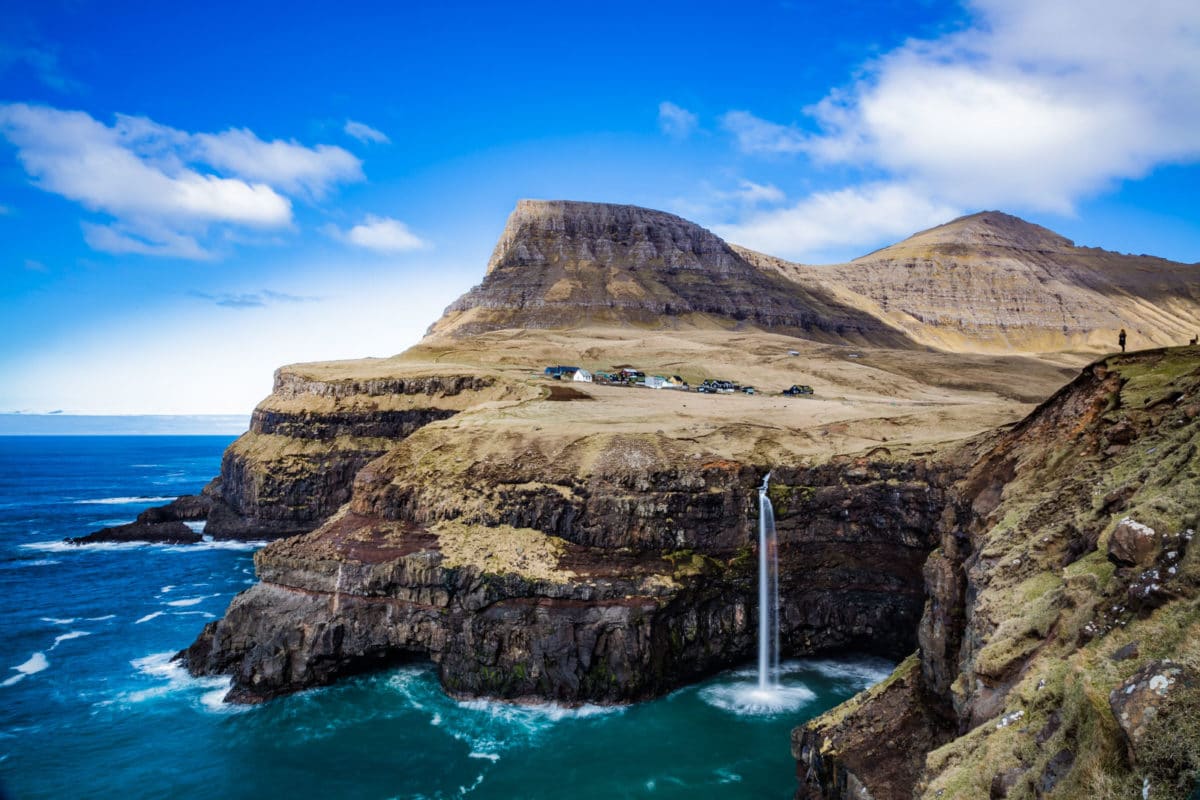 Forelsket-i-Færøerne - anhede-faroe-islands-gasadalur.jpg