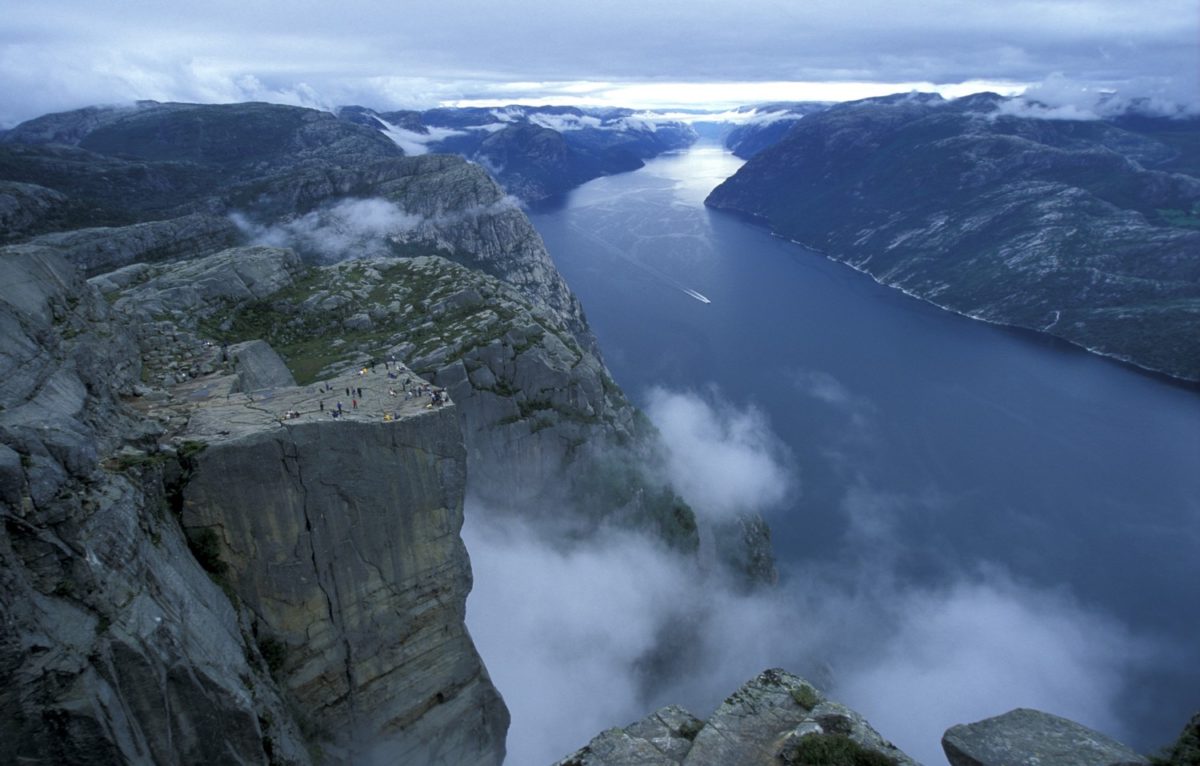 Michelle-Kristensen-Rogaland-Norge - Preikestolen-i-Stavanger-Pulpit-Rock-062003-99-1082_1500.jpg