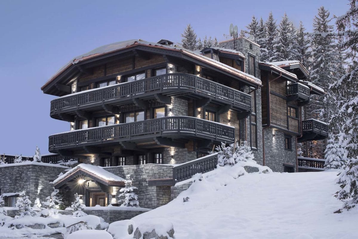 Porsche-på-pisterne - chalet-edelweiss-courchevel-1850-exterior-dusk.jpg